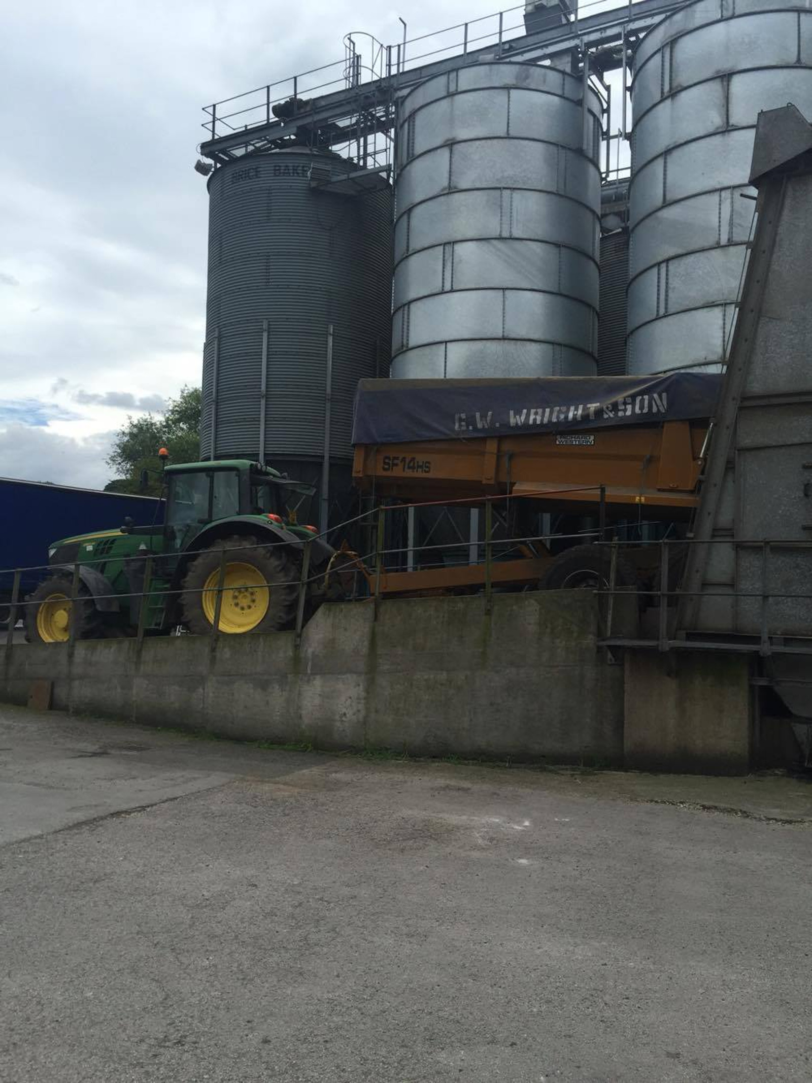tractor.jpg